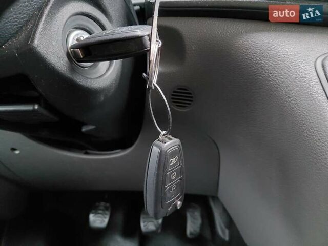 Белый Форд Транзит, объемом двигателя 2 л и пробегом 328 тыс. км за 19600 $, фото 66 на Automoto.ua