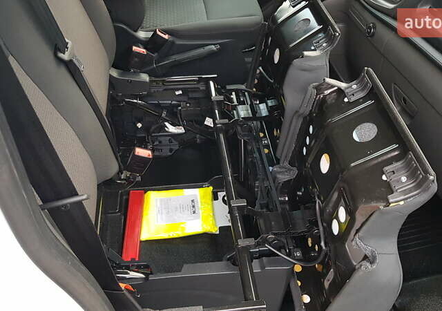 Белый Форд Транзит, объемом двигателя 2 л и пробегом 208 тыс. км за 15800 $, фото 19 на Automoto.ua