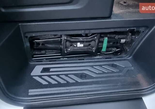 Белый Форд Транзит, объемом двигателя 2 л и пробегом 157 тыс. км за 19999 $, фото 19 на Automoto.ua