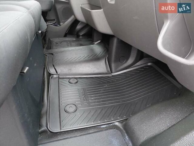 Белый Форд Транзит, объемом двигателя 2 л и пробегом 328 тыс. км за 19600 $, фото 51 на Automoto.ua