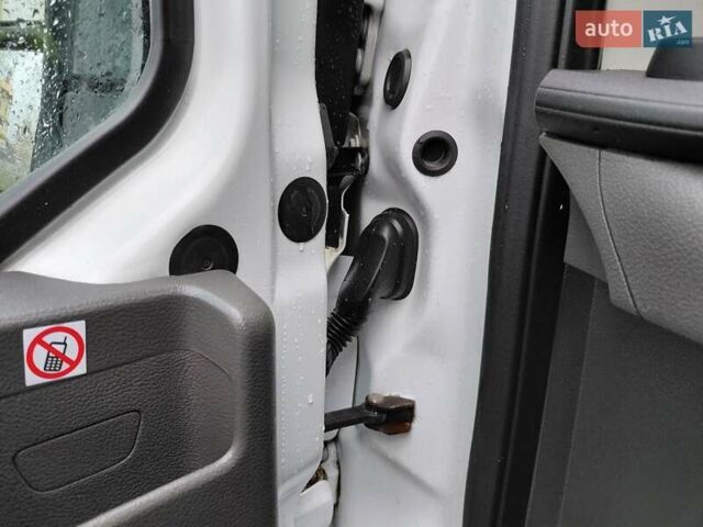 Белый Форд Транзит, объемом двигателя 2 л и пробегом 328 тыс. км за 19600 $, фото 70 на Automoto.ua