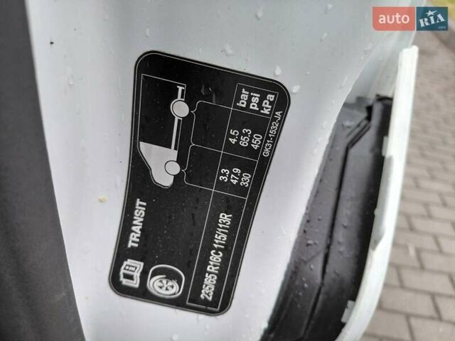 Белый Форд Транзит, объемом двигателя 2 л и пробегом 328 тыс. км за 19600 $, фото 74 на Automoto.ua