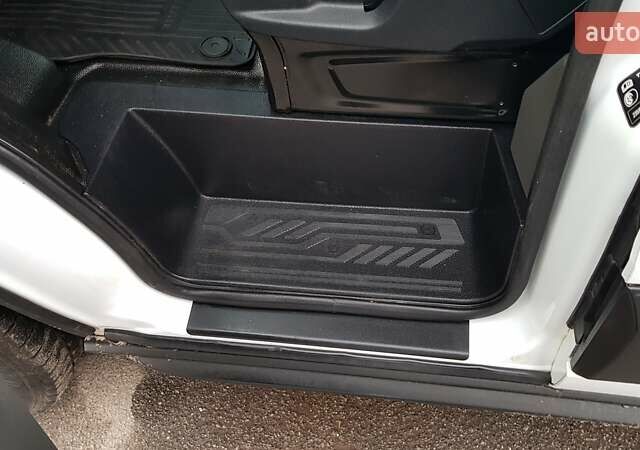 Белый Форд Транзит, объемом двигателя 2 л и пробегом 208 тыс. км за 15800 $, фото 17 на Automoto.ua