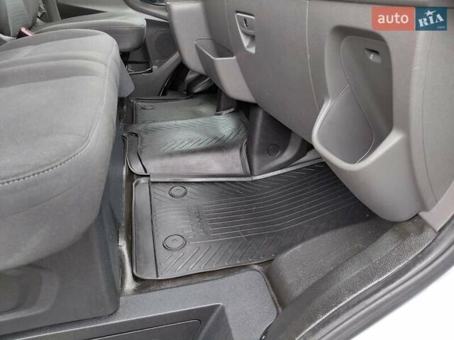 Білий Форд Транзит, об'ємом двигуна 2 л та пробігом 243 тис. км за 15600 $, фото 41 на Automoto.ua