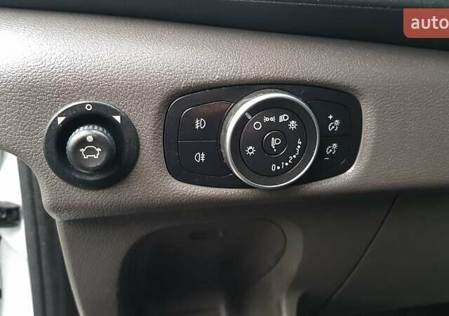 Белый Форд Транзит, объемом двигателя 2 л и пробегом 208 тыс. км за 15800 $, фото 9 на Automoto.ua