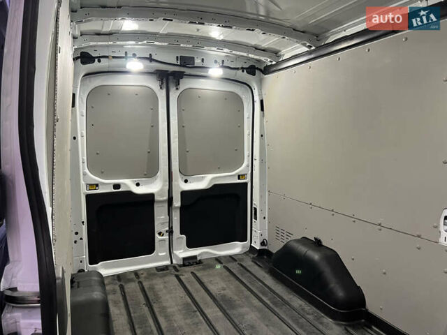 Белый Форд Транзит, объемом двигателя 2 л и пробегом 210 тыс. км за 16999 $, фото 22 на Automoto.ua
