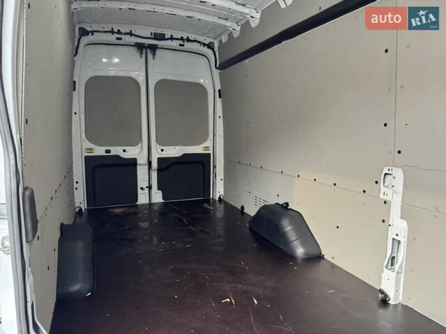 Белый Форд Транзит, объемом двигателя 2 л и пробегом 195 тыс. км за 18900 $, фото 61 на Automoto.ua