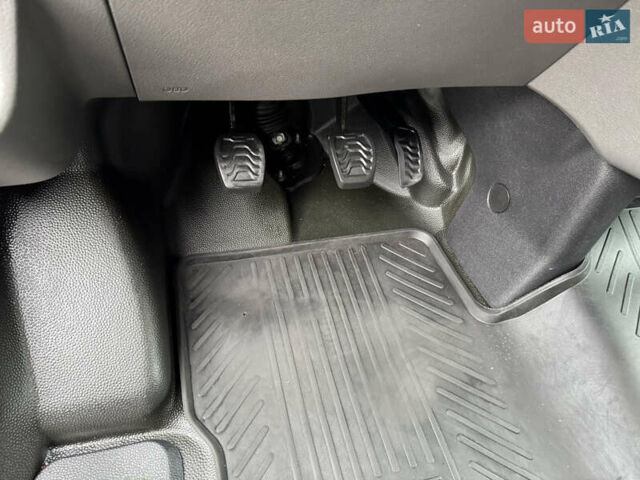 Белый Форд Транзит, объемом двигателя 2 л и пробегом 195 тыс. км за 18900 $, фото 39 на Automoto.ua