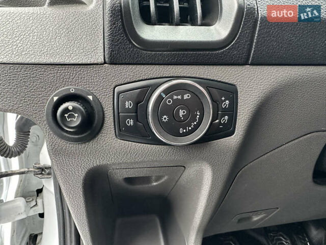 Белый Форд Транзит, объемом двигателя 2.2 л и пробегом 69 тыс. км за 33500 $, фото 11 на Automoto.ua