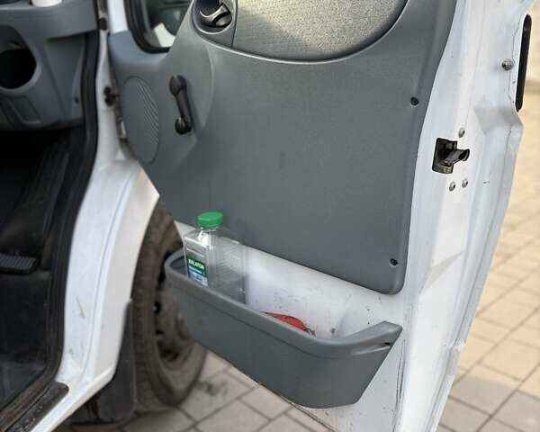 Белый Форд Транзит, объемом двигателя 2.4 л и пробегом 274 тыс. км за 6900 $, фото 8 на Automoto.ua