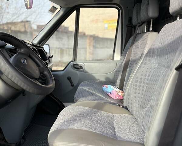 Белый Форд Транзит, объемом двигателя 2.4 л и пробегом 274 тыс. км за 6900 $, фото 11 на Automoto.ua