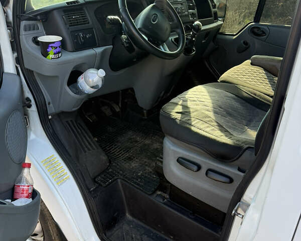 Белый Форд Транзит, объемом двигателя 2.2 л и пробегом 505 тыс. км за 8000 $, фото 7 на Automoto.ua