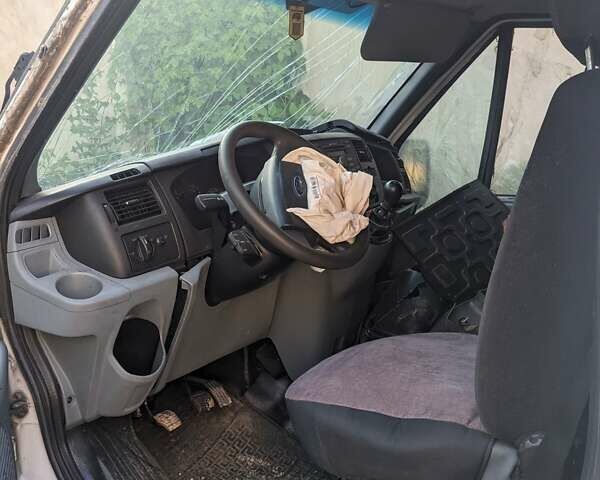 Белый Форд Транзит, объемом двигателя 2.2 л и пробегом 400 тыс. км за 2750 $, фото 8 на Automoto.ua