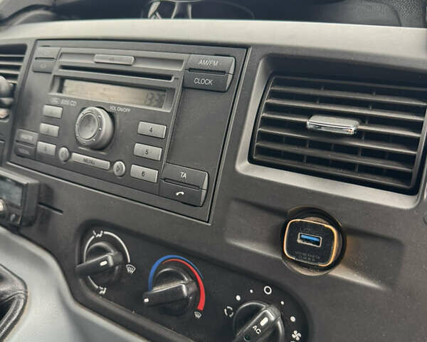 Белый Форд Транзит, объемом двигателя 2.2 л и пробегом 290 тыс. км за 7600 $, фото 7 на Automoto.ua