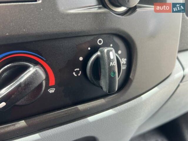 Белый Форд Транзит, объемом двигателя 2.2 л и пробегом 227 тыс. км за 7200 $, фото 23 на Automoto.ua