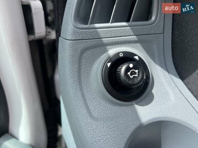 Белый Форд Транзит, объемом двигателя 2.2 л и пробегом 227 тыс. км за 7200 $, фото 21 на Automoto.ua