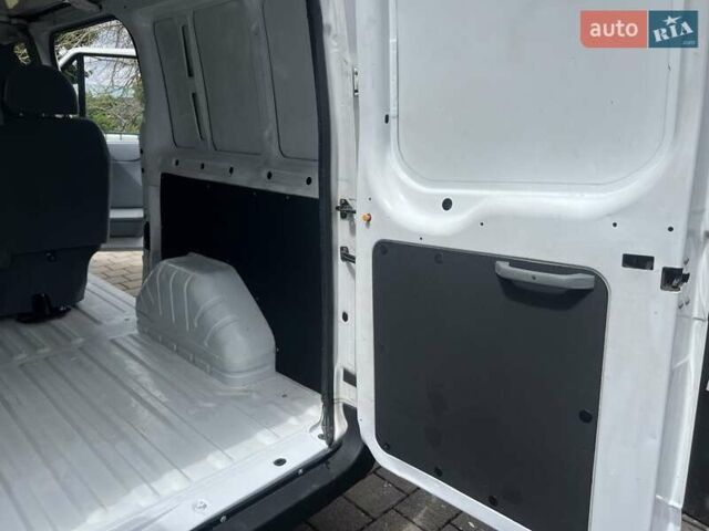 Белый Форд Транзит, объемом двигателя 2.2 л и пробегом 227 тыс. км за 7200 $, фото 16 на Automoto.ua