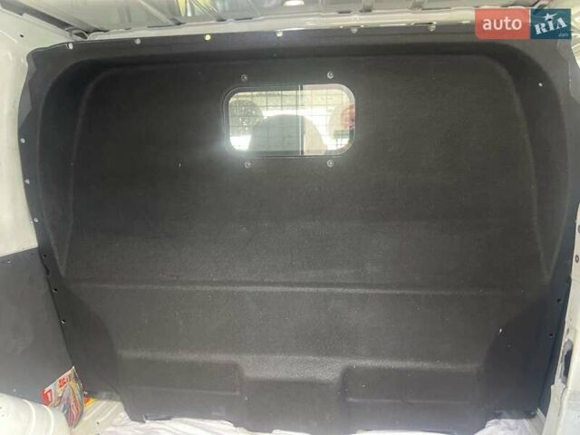 Белый Форд Транзит, объемом двигателя 2.2 л и пробегом 227 тыс. км за 7200 $, фото 15 на Automoto.ua