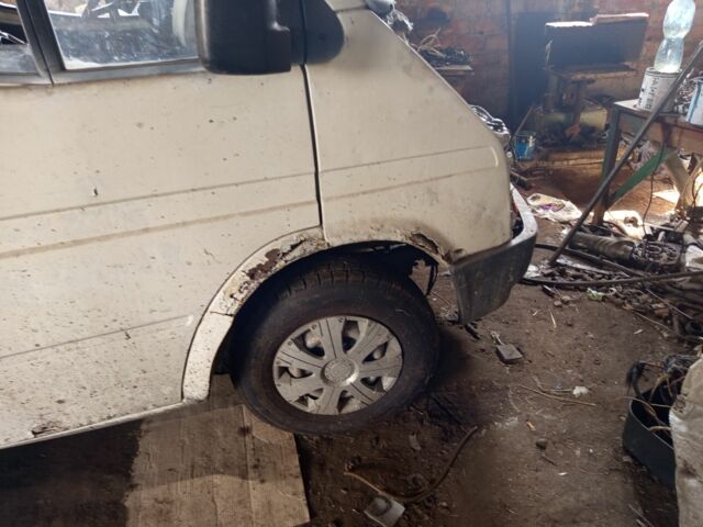 Белый Форд Транзит, объемом двигателя 2 л и пробегом 250 тыс. км за 832 $, фото 2 на Automoto.ua