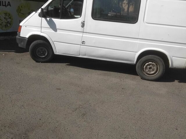 Белый Форд Транзит, объемом двигателя 1.98 л и пробегом 300 тыс. км за 1640 $, фото 3 на Automoto.ua