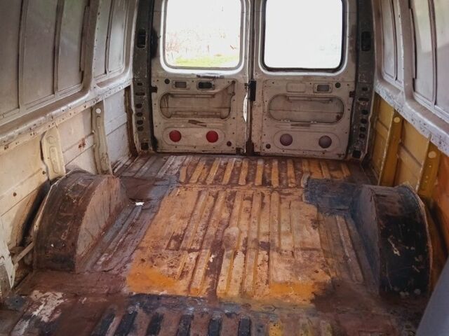 Белый Форд Транзит, объемом двигателя 0 л и пробегом 300 тыс. км за 1500 $, фото 3 на Automoto.ua