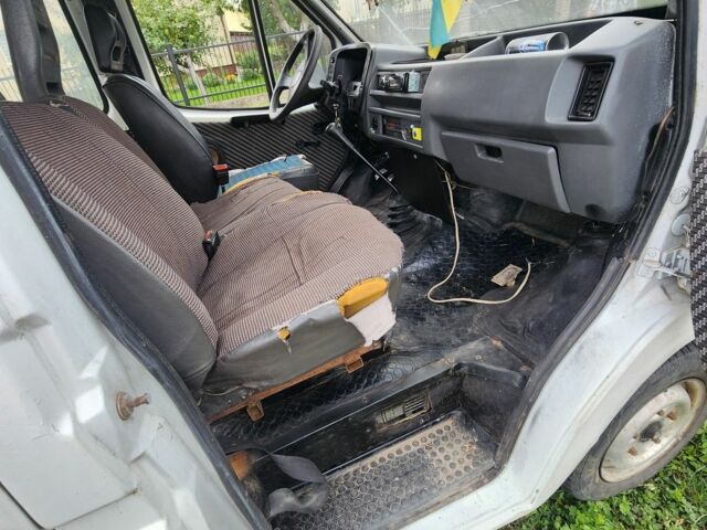 Белый Форд Транзит, объемом двигателя 2.5 л и пробегом 445 тыс. км за 1700 $, фото 5 на Automoto.ua