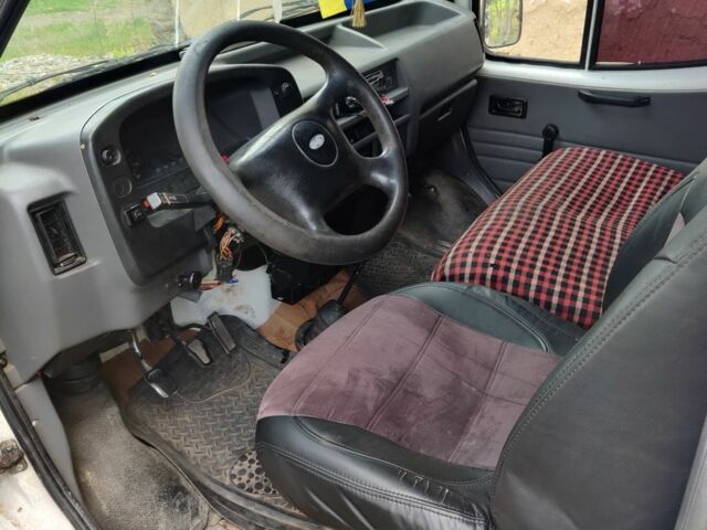 Білий Форд Транзит, об'ємом двигуна 2 л та пробігом 300 тис. км за 1600 $, фото 6 на Automoto.ua