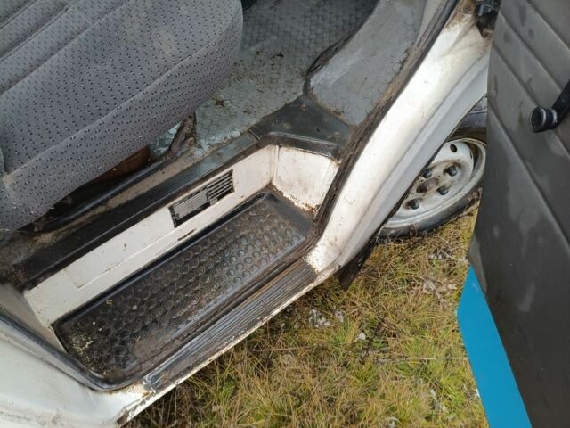 Белый Форд Транзит, объемом двигателя 2 л и пробегом 155 тыс. км за 2000 $, фото 3 на Automoto.ua