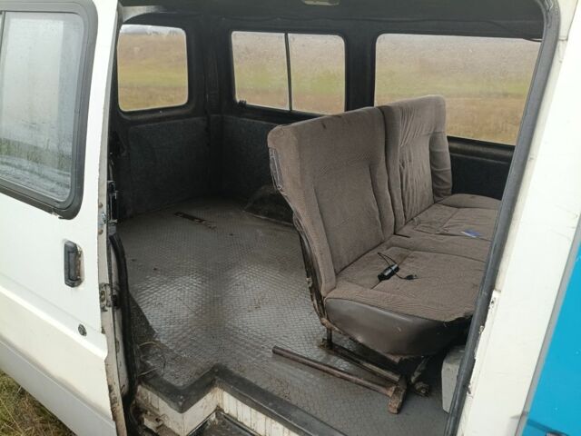 Белый Форд Транзит, объемом двигателя 2 л и пробегом 155 тыс. км за 2000 $, фото 16 на Automoto.ua