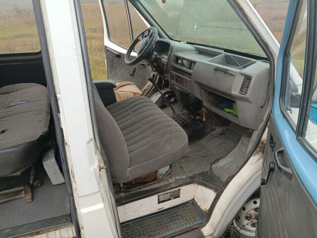 Белый Форд Транзит, объемом двигателя 2 л и пробегом 155 тыс. км за 2000 $, фото 5 на Automoto.ua