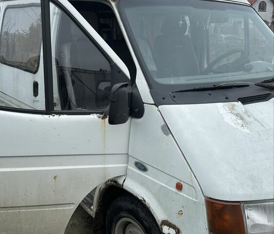 Белый Форд Транзит, объемом двигателя 2.5 л и пробегом 500 тыс. км за 2000 $, фото 6 на Automoto.ua