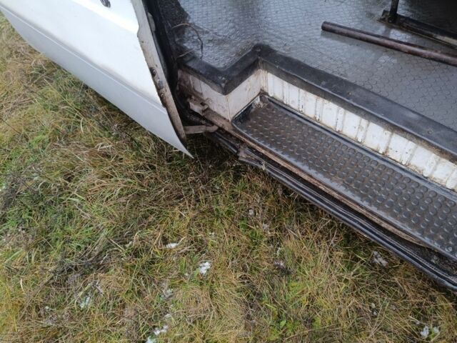 Белый Форд Транзит, объемом двигателя 2 л и пробегом 155 тыс. км за 2000 $, фото 2 на Automoto.ua