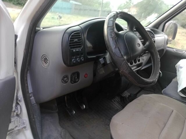 Белый Форд Транзит, объемом двигателя 2.5 л и пробегом 459 тыс. км за 1950 $, фото 3 на Automoto.ua