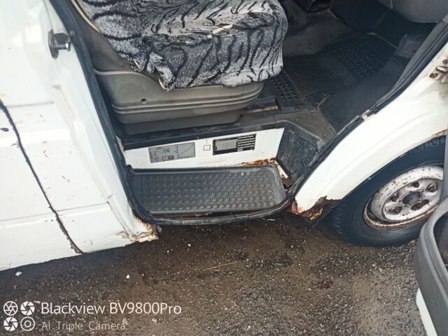 Белый Форд Транзит, объемом двигателя 2.5 л и пробегом 700 тыс. км за 1668 $, фото 5 на Automoto.ua