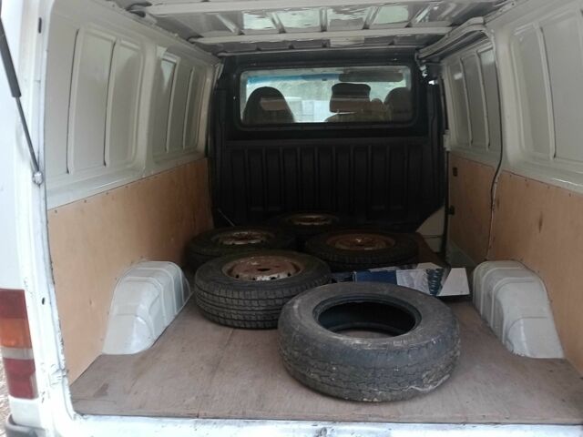 Белый Форд Транзит, объемом двигателя 2.5 л и пробегом 459 тыс. км за 1950 $, фото 4 на Automoto.ua