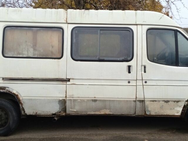 Белый Форд Транзит, объемом двигателя 2.5 л и пробегом 300 тыс. км за 811 $, фото 1 на Automoto.ua