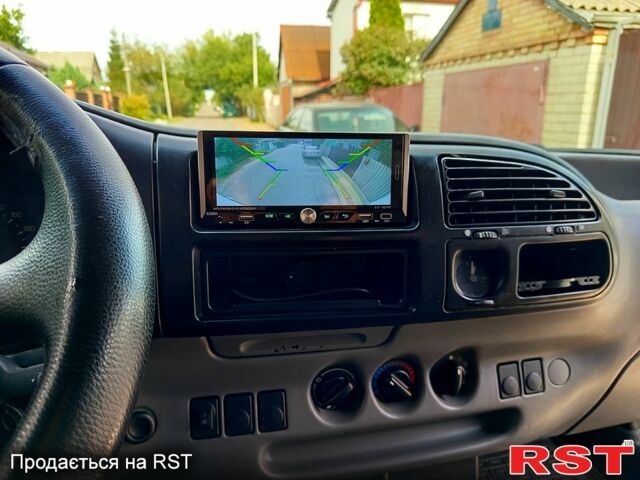 Белый Форд Транзит, объемом двигателя 2.5 л и пробегом 386 тыс. км за 3900 $, фото 9 на Automoto.ua