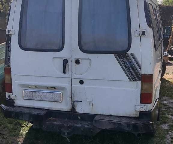 Белый Форд Транзит, объемом двигателя 2.5 л и пробегом 400 тыс. км за 1427 $, фото 9 на Automoto.ua