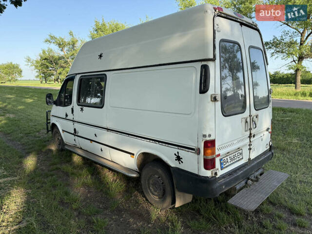Белый Форд Транзит, объемом двигателя 2.5 л и пробегом 300 тыс. км за 3300 $, фото 5 на Automoto.ua
