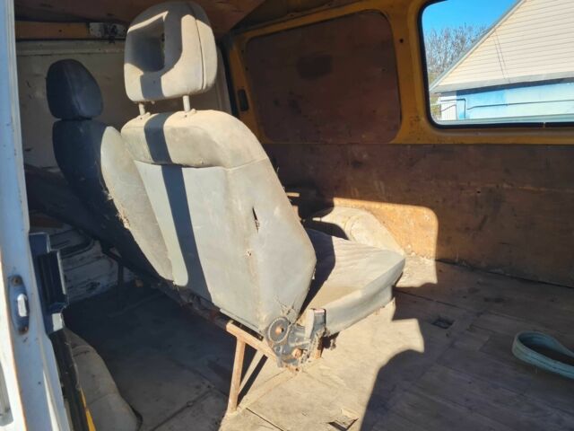 Форд Транзит 1999 у Одесі на Automoto.ua Білий Форд Транзит, об'ємом двигуна 2.5 л та пробігом 300 тис. км за 1200 $, фото 6 на Automoto.ua