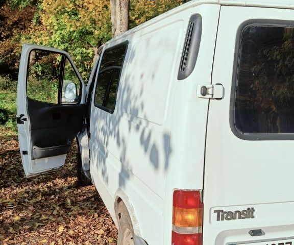 Белый Форд Транзит, объемом двигателя 2.5 л и пробегом 260 тыс. км за 1500 $, фото 7 на Automoto.ua