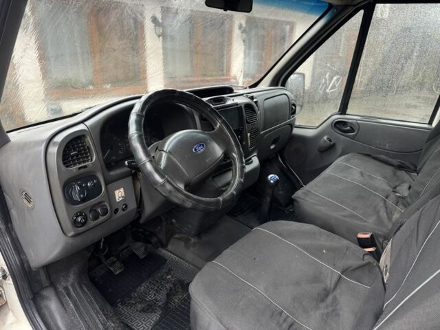 Белый Форд Транзит, объемом двигателя 2 л и пробегом 400 тыс. км за 2350 $, фото 5 на Automoto.ua