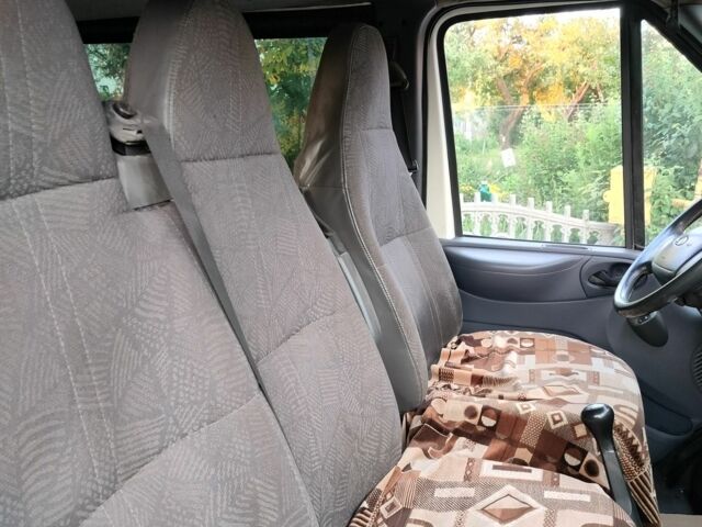 Белый Форд Транзит, объемом двигателя 2 л и пробегом 450 тыс. км за 3900 $, фото 3 на Automoto.ua