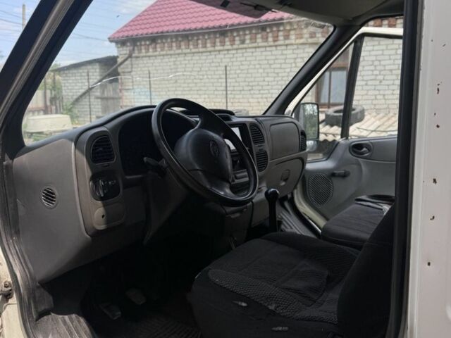 Белый Форд Транзит, объемом двигателя 2.4 л и пробегом 300 тыс. км за 10500 $, фото 1 на Automoto.ua