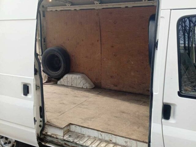 Белый Форд Транзит, объемом двигателя 2.4 л и пробегом 300 тыс. км за 5000 $, фото 4 на Automoto.ua