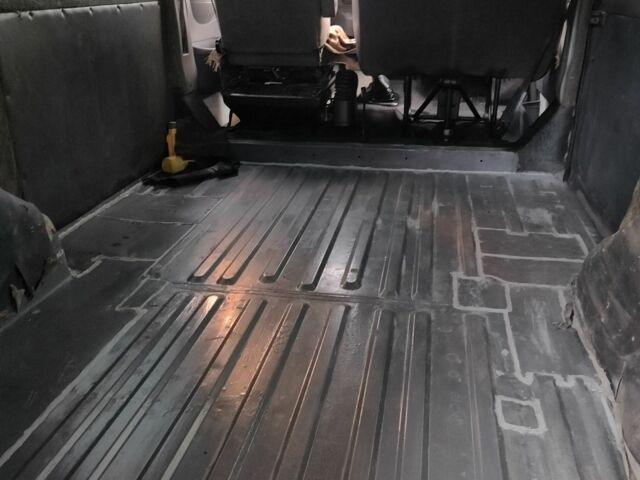 Белый Форд Транзит, объемом двигателя 2 л и пробегом 450 тыс. км за 3900 $, фото 8 на Automoto.ua