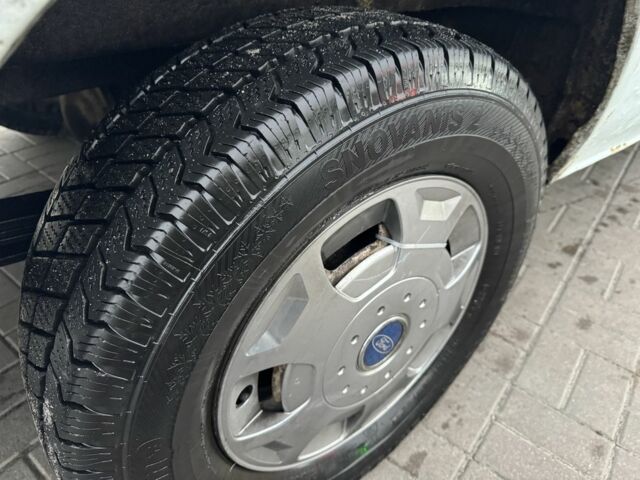 Белый Форд Транзит, объемом двигателя 2.4 л и пробегом 250 тыс. км за 5999 $, фото 4 на Automoto.ua