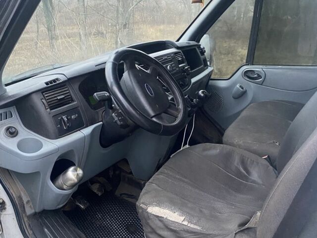 Білий Форд Транзит, об'ємом двигуна 2.4 л та пробігом 376 тис. км за 4300 $, фото 4 на Automoto.ua