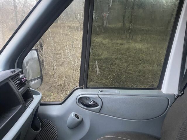 Білий Форд Транзит, об'ємом двигуна 2.4 л та пробігом 376 тис. км за 4300 $, фото 11 на Automoto.ua