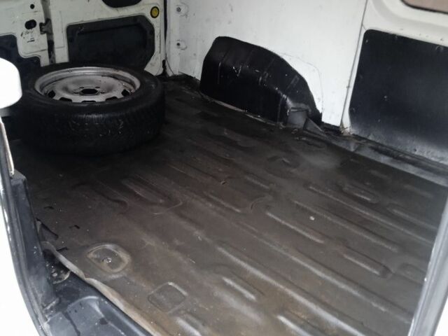 Белый Форд Транзит, объемом двигателя 1.8 л и пробегом 341 тыс. км за 3550 $, фото 4 на Automoto.ua